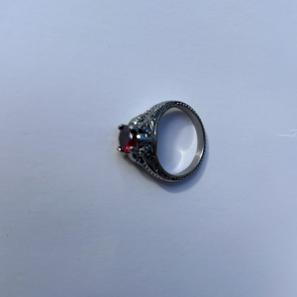 Harley Davidson Women’s Stainless Steel ring w Ruby colored stone - Picture 5 of 10